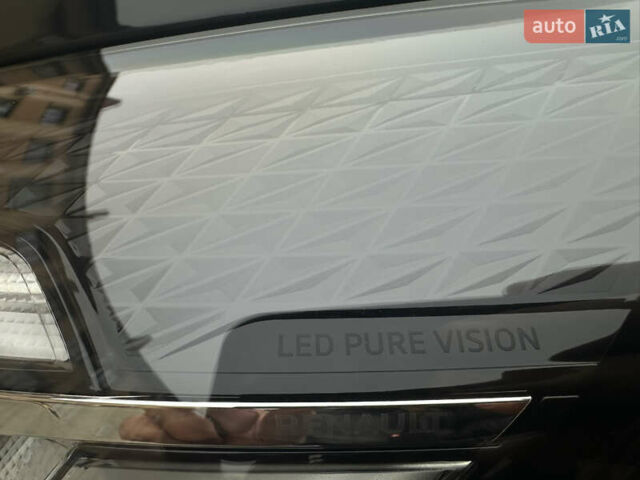 Черный Рено Каптур, объемом двигателя 1.6 л и пробегом 14 тыс. км за 19999 $, фото 19 на Automoto.ua