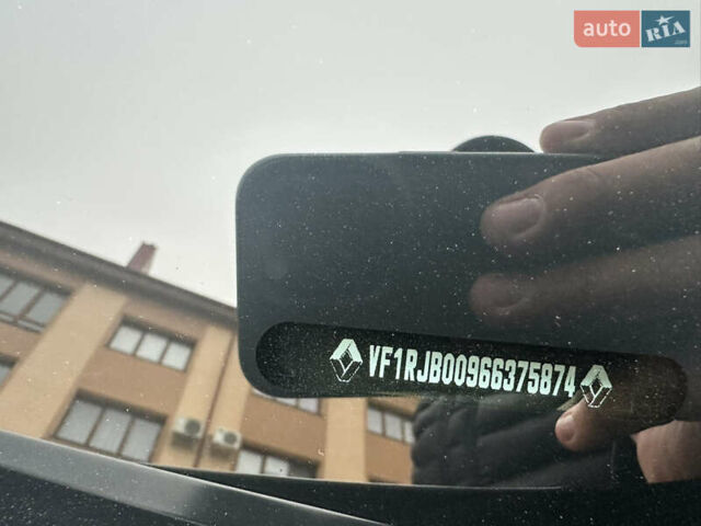 Черный Рено Каптур, объемом двигателя 1.6 л и пробегом 14 тыс. км за 19999 $, фото 20 на Automoto.ua