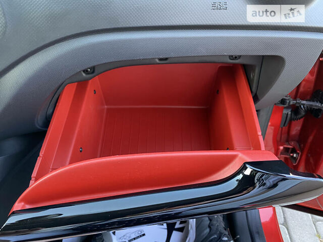 Красный Рено Каптур, объемом двигателя 1.5 л и пробегом 92 тыс. км за 14700 $, фото 49 на Automoto.ua