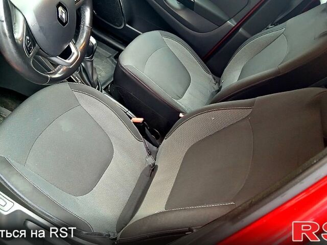 Красный Рено Каптур, объемом двигателя 1.5 л и пробегом 100 тыс. км за 14500 $, фото 7 на Automoto.ua