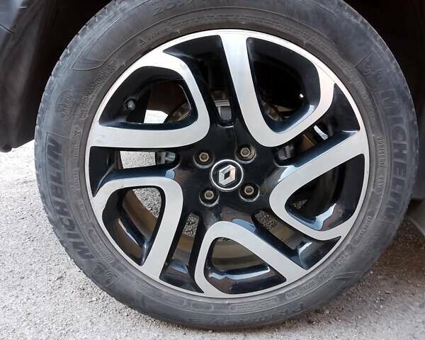Красный Рено Каптур, объемом двигателя 1.46 л и пробегом 29 тыс. км за 14000 $, фото 22 на Automoto.ua
