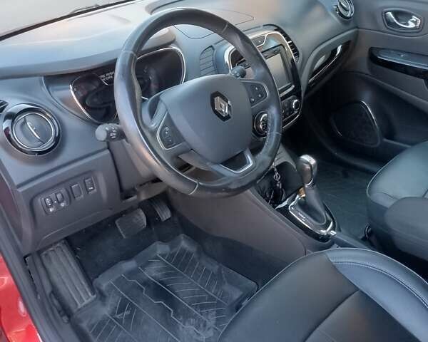 Красный Рено Каптур, объемом двигателя 1.46 л и пробегом 29 тыс. км за 14000 $, фото 5 на Automoto.ua