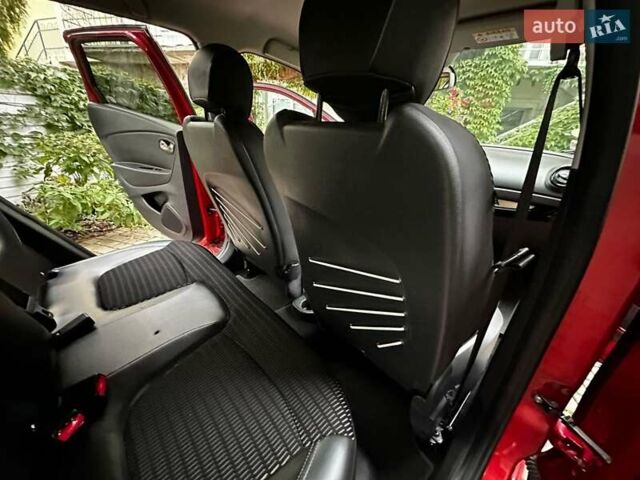 Красный Рено Каптур, объемом двигателя 1.5 л и пробегом 59 тыс. км за 11700 $, фото 20 на Automoto.ua