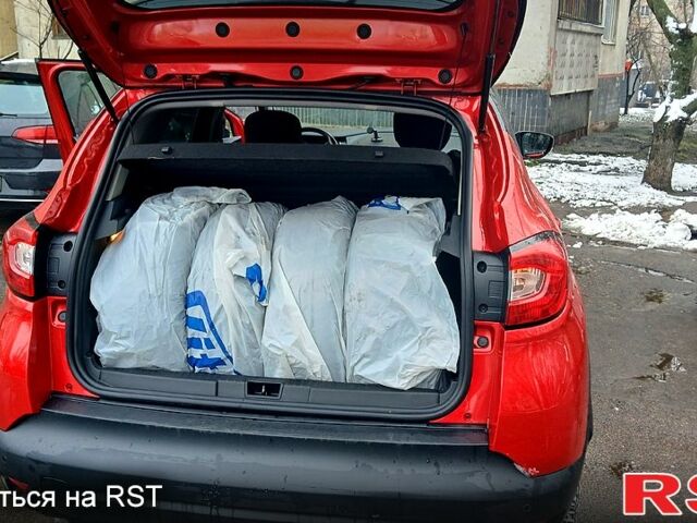Красный Рено Каптур, объемом двигателя 1.5 л и пробегом 100 тыс. км за 14500 $, фото 6 на Automoto.ua