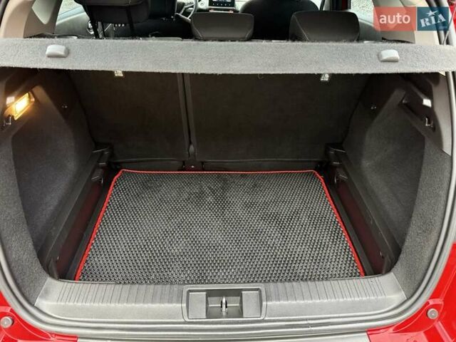 Красный Рено Каптур, объемом двигателя 1.3 л и пробегом 28 тыс. км за 18500 $, фото 47 на Automoto.ua