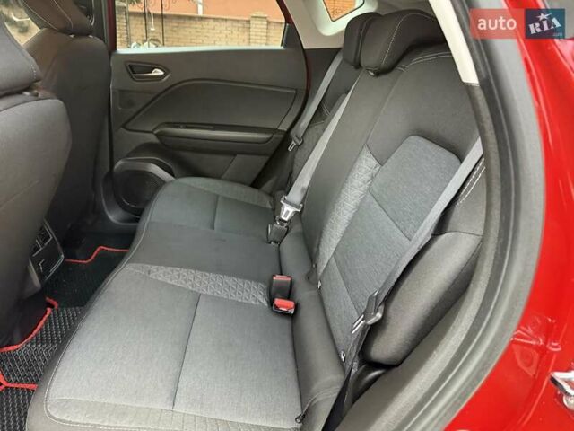 Красный Рено Каптур, объемом двигателя 1.3 л и пробегом 28 тыс. км за 18500 $, фото 45 на Automoto.ua