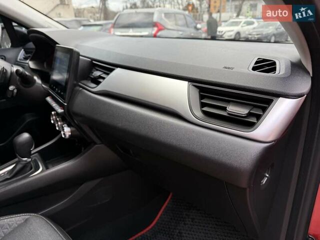 Красный Рено Каптур, объемом двигателя 1.3 л и пробегом 28 тыс. км за 18500 $, фото 55 на Automoto.ua