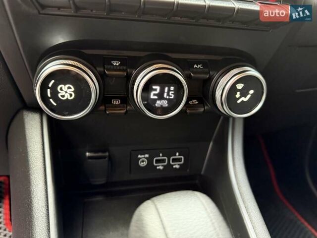 Красный Рено Каптур, объемом двигателя 1.3 л и пробегом 28 тыс. км за 18500 $, фото 70 на Automoto.ua