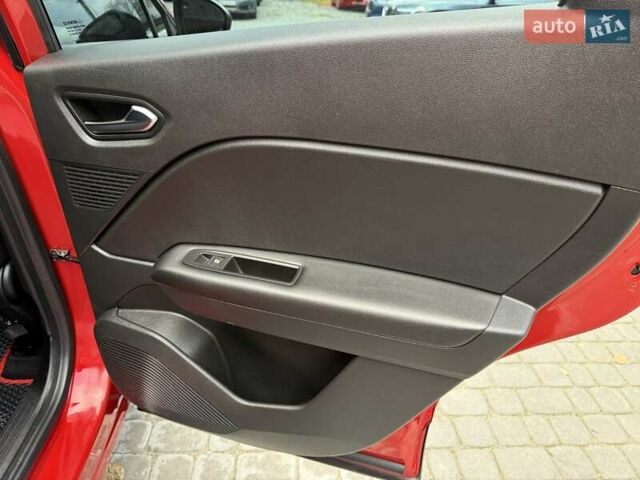 Красный Рено Каптур, объемом двигателя 1.3 л и пробегом 28 тыс. км за 18500 $, фото 49 на Automoto.ua