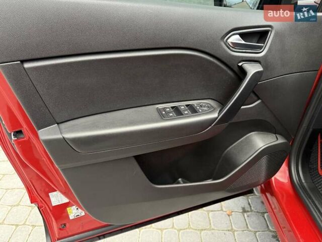 Красный Рено Каптур, объемом двигателя 1.3 л и пробегом 28 тыс. км за 18500 $, фото 43 на Automoto.ua