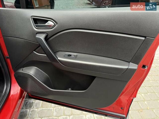 Красный Рено Каптур, объемом двигателя 1.3 л и пробегом 28 тыс. км за 18500 $, фото 52 на Automoto.ua