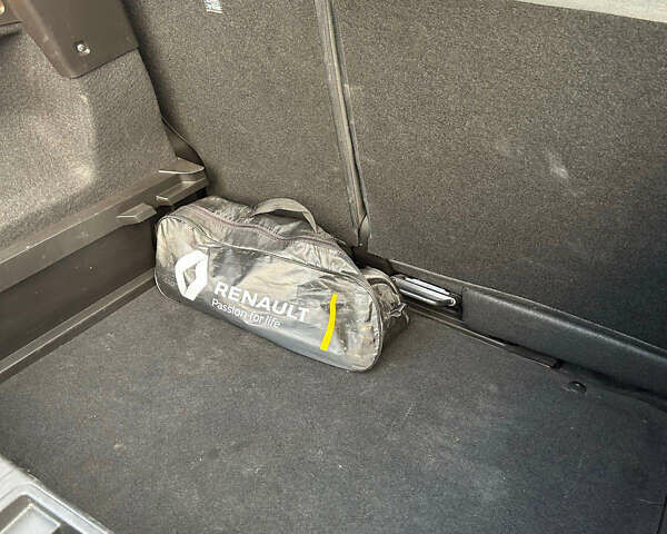 Красный Рено Каптур, объемом двигателя 1.33 л и пробегом 23 тыс. км за 19000 $, фото 3 на Automoto.ua