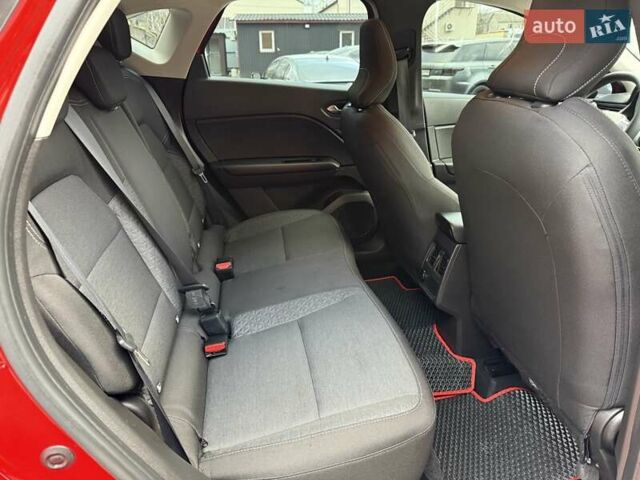 Красный Рено Каптур, объемом двигателя 1.3 л и пробегом 28 тыс. км за 18500 $, фото 51 на Automoto.ua