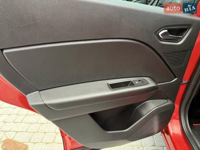 Красный Рено Каптур, объемом двигателя 1.3 л и пробегом 28 тыс. км за 18500 $, фото 46 на Automoto.ua