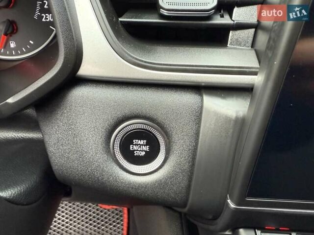 Красный Рено Каптур, объемом двигателя 1.3 л и пробегом 28 тыс. км за 18500 $, фото 67 на Automoto.ua