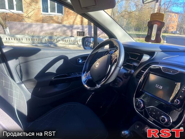 Рено Каптур, объемом двигателя 15 л и пробегом 92 тыс. км за 14000 $, фото 4 на Automoto.ua