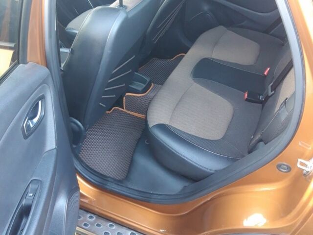 Желтый Рено Каптур, объемом двигателя 1.2 л и пробегом 63 тыс. км за 333 $, фото 12 на Automoto.ua