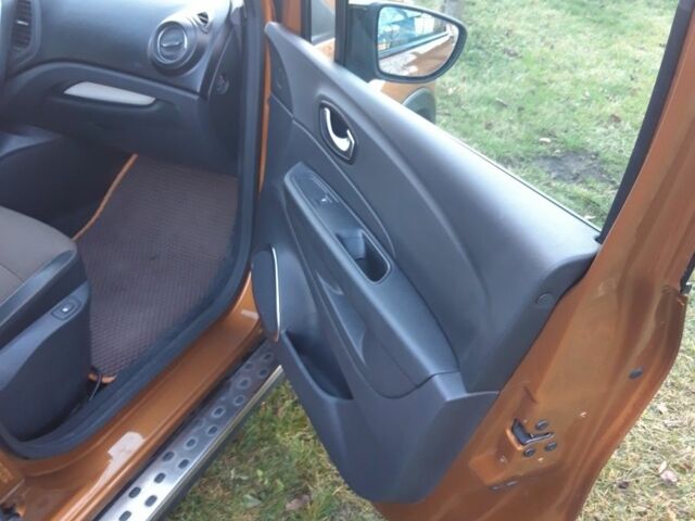 Желтый Рено Каптур, объемом двигателя 1.2 л и пробегом 63 тыс. км за 333 $, фото 17 на Automoto.ua