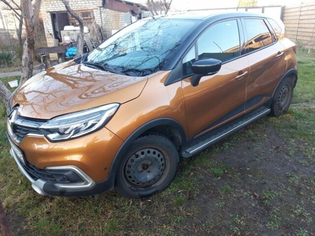 Желтый Рено Каптур, объемом двигателя 1.2 л и пробегом 63 тыс. км за 333 $, фото 1 на Automoto.ua