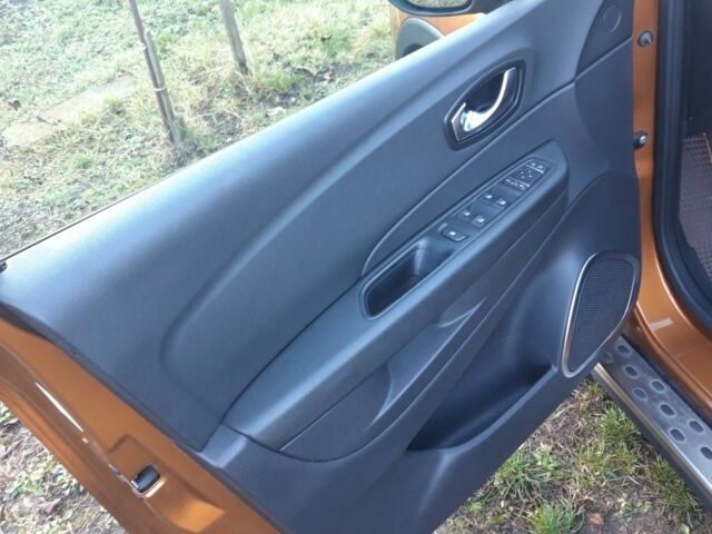 Желтый Рено Каптур, объемом двигателя 1.2 л и пробегом 63 тыс. км за 333 $, фото 11 на Automoto.ua