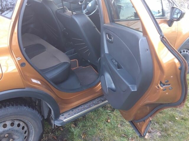 Желтый Рено Каптур, объемом двигателя 1.2 л и пробегом 63 тыс. км за 333 $, фото 15 на Automoto.ua