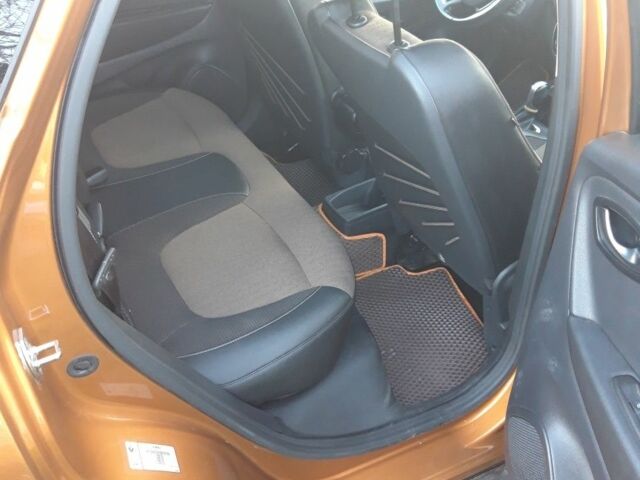 Желтый Рено Каптур, объемом двигателя 1.2 л и пробегом 63 тыс. км за 333 $, фото 14 на Automoto.ua