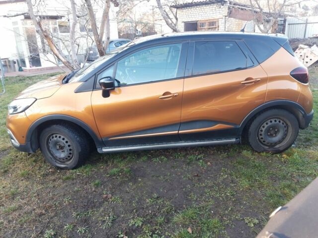 Желтый Рено Каптур, объемом двигателя 1.2 л и пробегом 63 тыс. км за 333 $, фото 2 на Automoto.ua