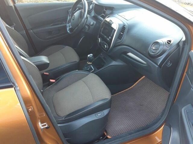 Желтый Рено Каптур, объемом двигателя 1.2 л и пробегом 63 тыс. км за 333 $, фото 16 на Automoto.ua