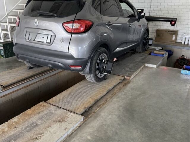 Серый Рено Каптур, объемом двигателя 1.5 л и пробегом 147 тыс. км за 8999 $, фото 7 на Automoto.ua