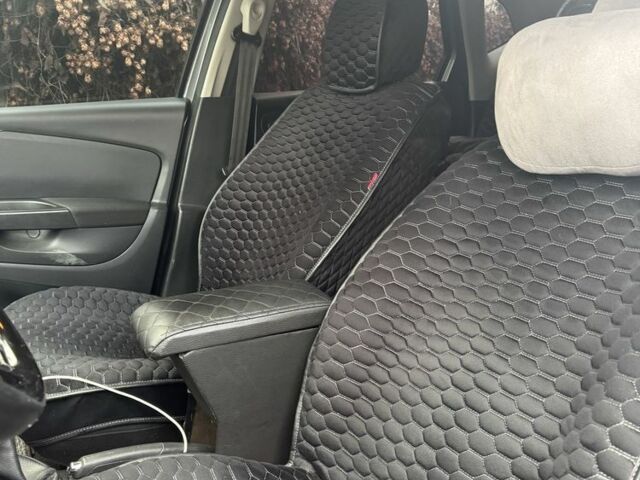 Серый Рено Каптур, объемом двигателя 1.5 л и пробегом 147 тыс. км за 8999 $, фото 6 на Automoto.ua