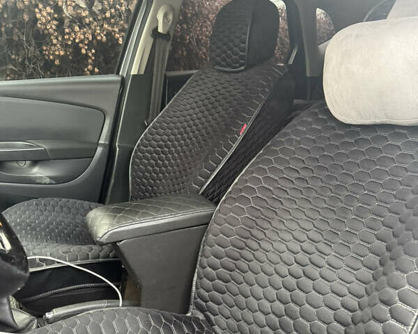 Серый Рено Каптур, объемом двигателя 1.5 л и пробегом 173 тыс. км за 8999 $, фото 5 на Automoto.ua