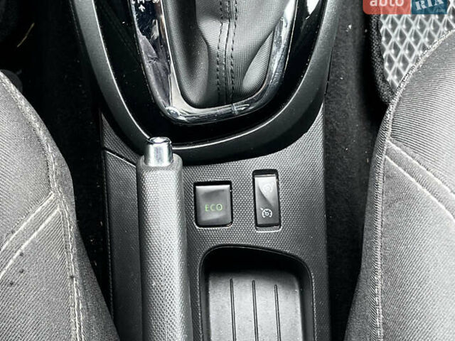 Сірий Рено Каптур, об'ємом двигуна 1.46 л та пробігом 182 тис. км за 10490 $, фото 30 на Automoto.ua