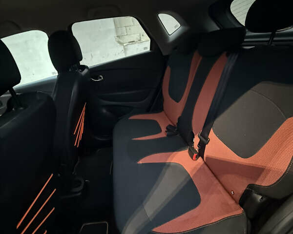 Серый Рено Каптур, объемом двигателя 1.2 л и пробегом 119 тыс. км за 10500 $, фото 7 на Automoto.ua