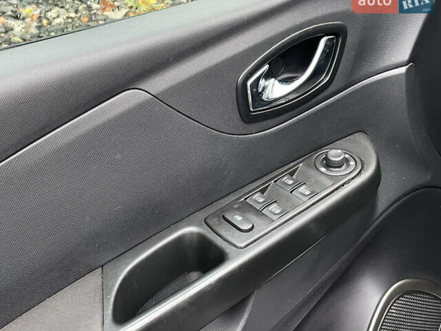 Сірий Рено Каптур, об'ємом двигуна 1.46 л та пробігом 182 тис. км за 10490 $, фото 23 на Automoto.ua