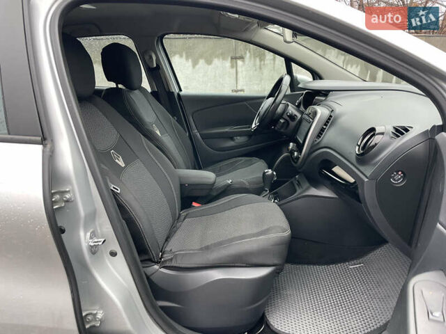 Сірий Рено Каптур, об'ємом двигуна 1.46 л та пробігом 182 тис. км за 10490 $, фото 15 на Automoto.ua