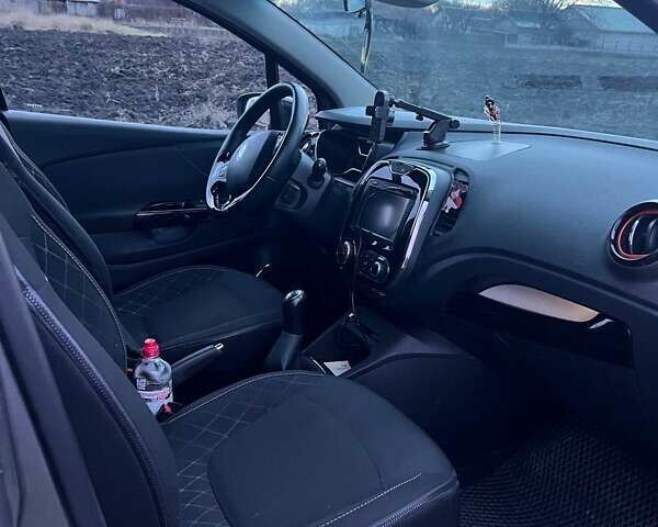 Серый Рено Каптур, объемом двигателя 1.46 л и пробегом 78 тыс. км за 10000 $, фото 5 на Automoto.ua