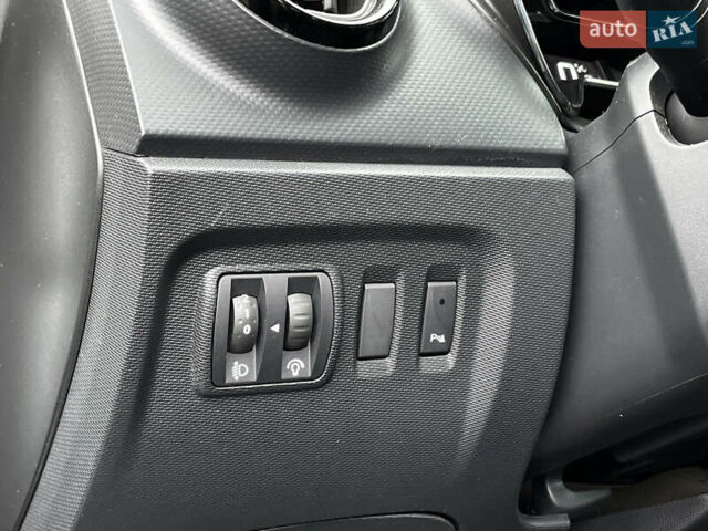 Сірий Рено Каптур, об'ємом двигуна 1.46 л та пробігом 182 тис. км за 10490 $, фото 24 на Automoto.ua