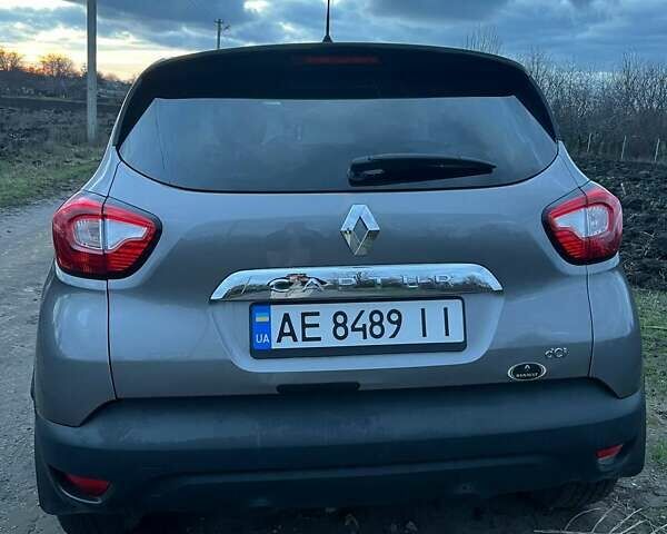 Серый Рено Каптур, объемом двигателя 1.46 л и пробегом 78 тыс. км за 10000 $, фото 1 на Automoto.ua