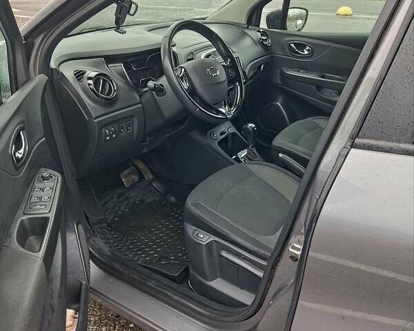 Сірий Рено Каптур, об'ємом двигуна 1.46 л та пробігом 146 тис. км за 12600 $, фото 12 на Automoto.ua