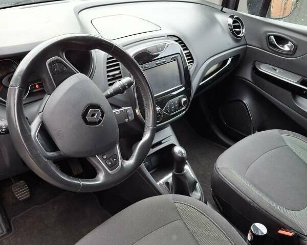 Серый Рено Каптур, объемом двигателя 1.5 л и пробегом 216 тыс. км за 12500 $, фото 7 на Automoto.ua