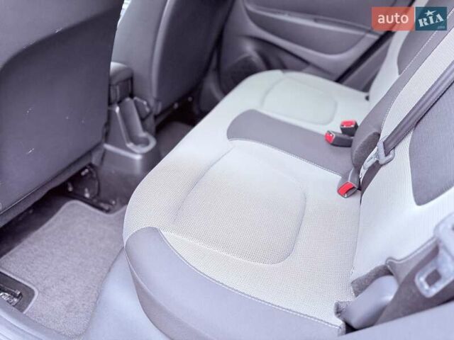 Серый Рено Каптур, объемом двигателя 1.46 л и пробегом 50 тыс. км за 14900 $, фото 13 на Automoto.ua