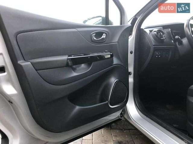 Сірий Рено Каптур, об'ємом двигуна 1.5 л та пробігом 172 тис. км за 12499 $, фото 9 на Automoto.ua