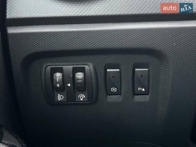 Сірий Рено Каптур, об'ємом двигуна 1.2 л та пробігом 179 тис. км за 11990 $, фото 21 на Automoto.ua