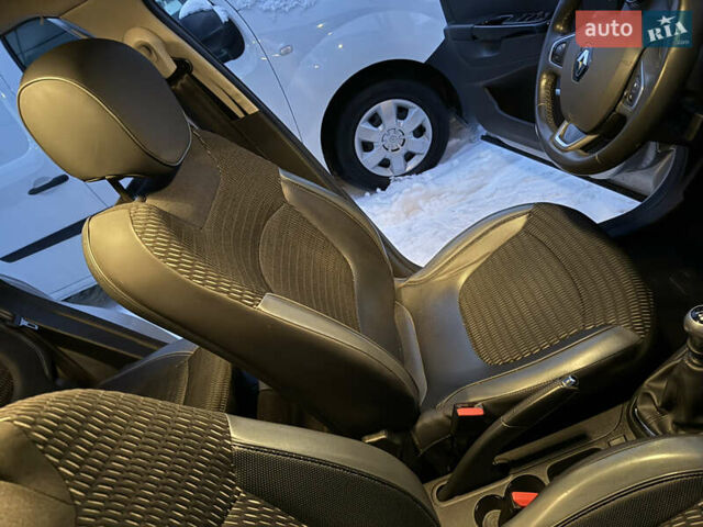 Серый Рено Каптур, объемом двигателя 1.5 л и пробегом 69 тыс. км за 13900 $, фото 36 на Automoto.ua