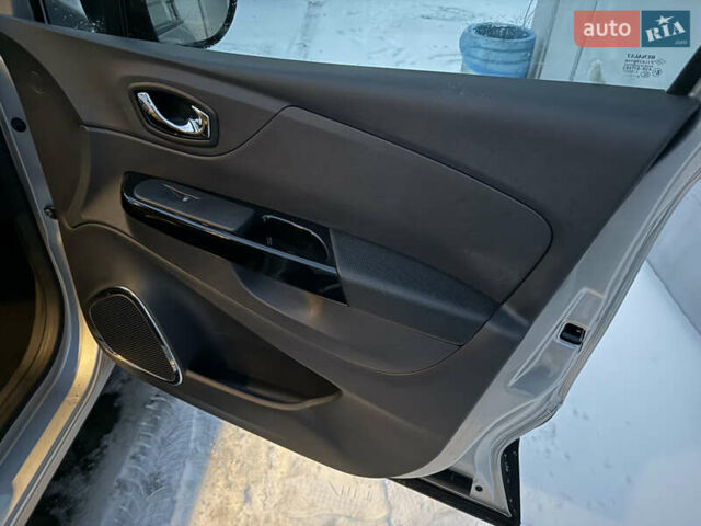 Серый Рено Каптур, объемом двигателя 1.5 л и пробегом 69 тыс. км за 13900 $, фото 31 на Automoto.ua