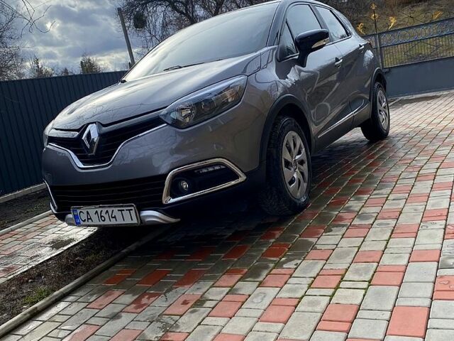 Серый Рено Каптур, объемом двигателя 1.5 л и пробегом 53 тыс. км за 10700 $, фото 1 на Automoto.ua