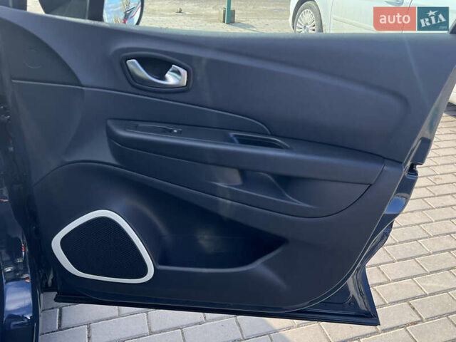 Серый Рено Каптур, объемом двигателя 1.46 л и пробегом 190 тыс. км за 12143 $, фото 22 на Automoto.ua