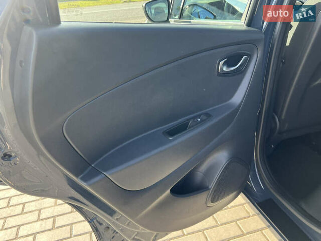 Серый Рено Каптур, объемом двигателя 1.46 л и пробегом 190 тыс. км за 12143 $, фото 16 на Automoto.ua