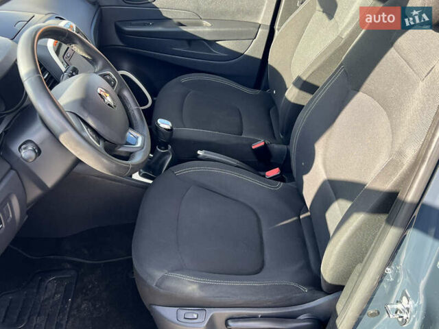 Серый Рено Каптур, объемом двигателя 1.46 л и пробегом 190 тыс. км за 12143 $, фото 11 на Automoto.ua