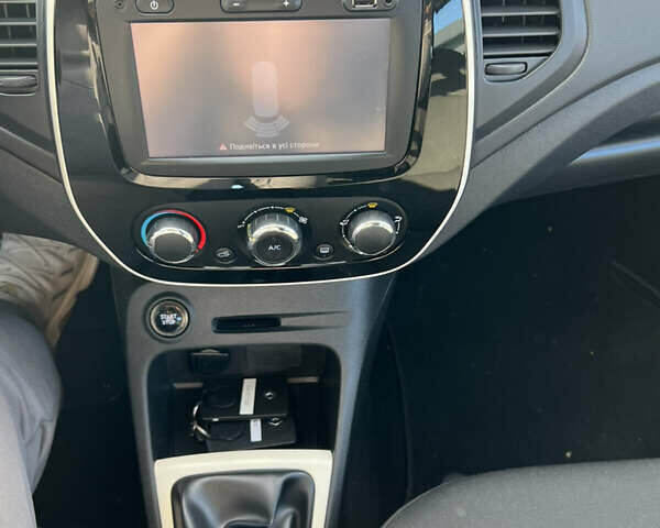 Серый Рено Каптур, объемом двигателя 1.46 л и пробегом 190 тыс. км за 12143 $, фото 15 на Automoto.ua